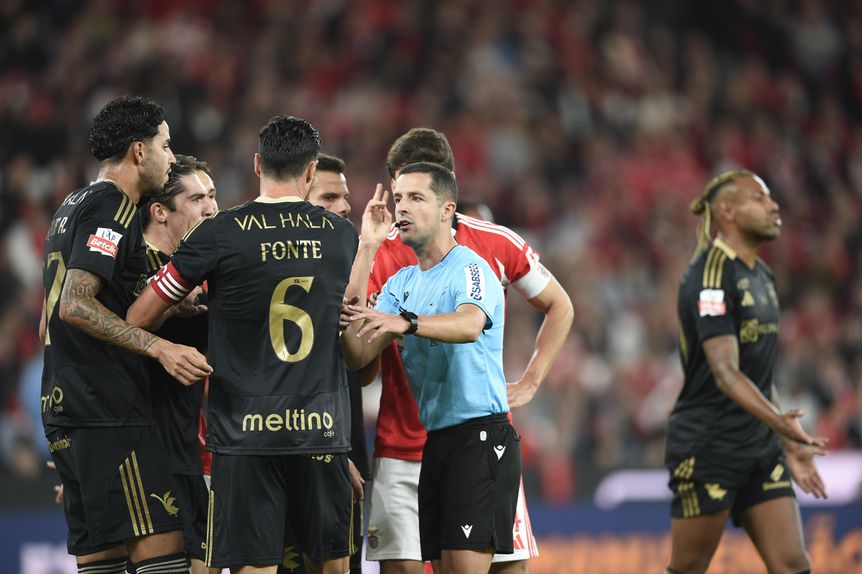 Gustavo Correia teve muito trabalho na Luz. Foto: Sérgio Miguel Santos