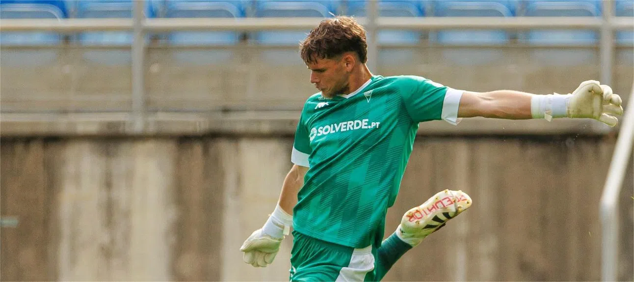 Estoril: Vitorovic do banco ao Europeu?