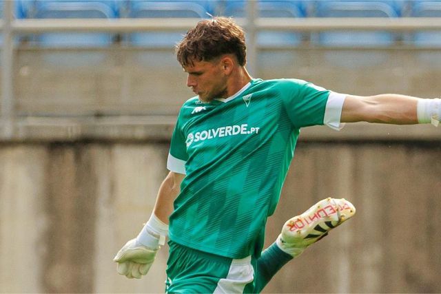 Zeljko Vitorovic ainda não se estreou na equipa principal do Estoril, mas já sonha com a participação no próximo Euro sub-21. Foto: Estoril Praia SAD