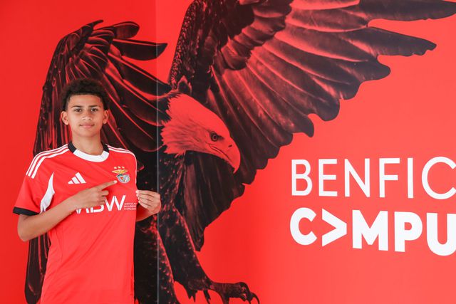 Pinnock, central inglês do Benfica - Foto SL Benfica