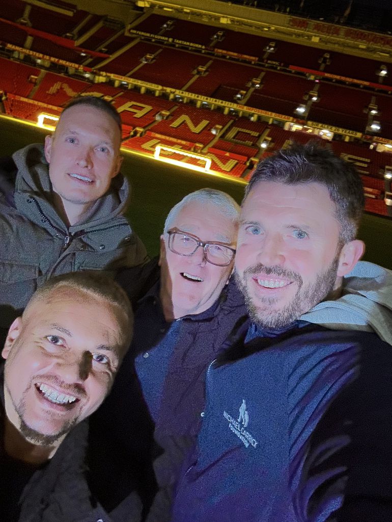Wes Brown, Phil Jones e Michael Carrick entre os apoiantes da iniciativa em Old Trafford - Foto: Manchester United Foundation/X