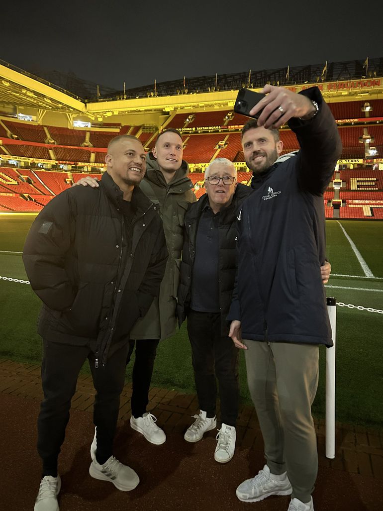 Wes Brown, Phil Jones e Michael Carrick entre os apoiantes da iniciativa em Old Trafford - Foto: Manchester United Foundation/X