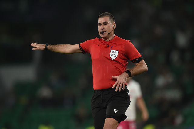 Arbitragem em Portugal (aqui com um esloveno para não ferir suscetibilidades) está a ferro e fogo - Foto: MIGUEL NUNES