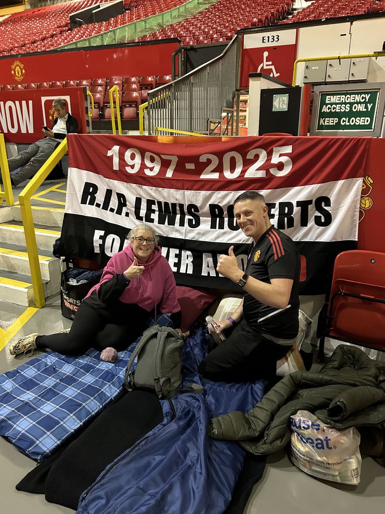 Iniciativa solidária em Old Trafford - Foto: Manchester United Foundation/X
