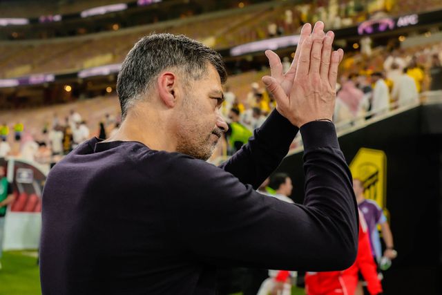 Sérgio Conceição, treinador do Al Ittihad, a agradecer o apoio dos seus adeptos em casa - Foto: Al Ittihad