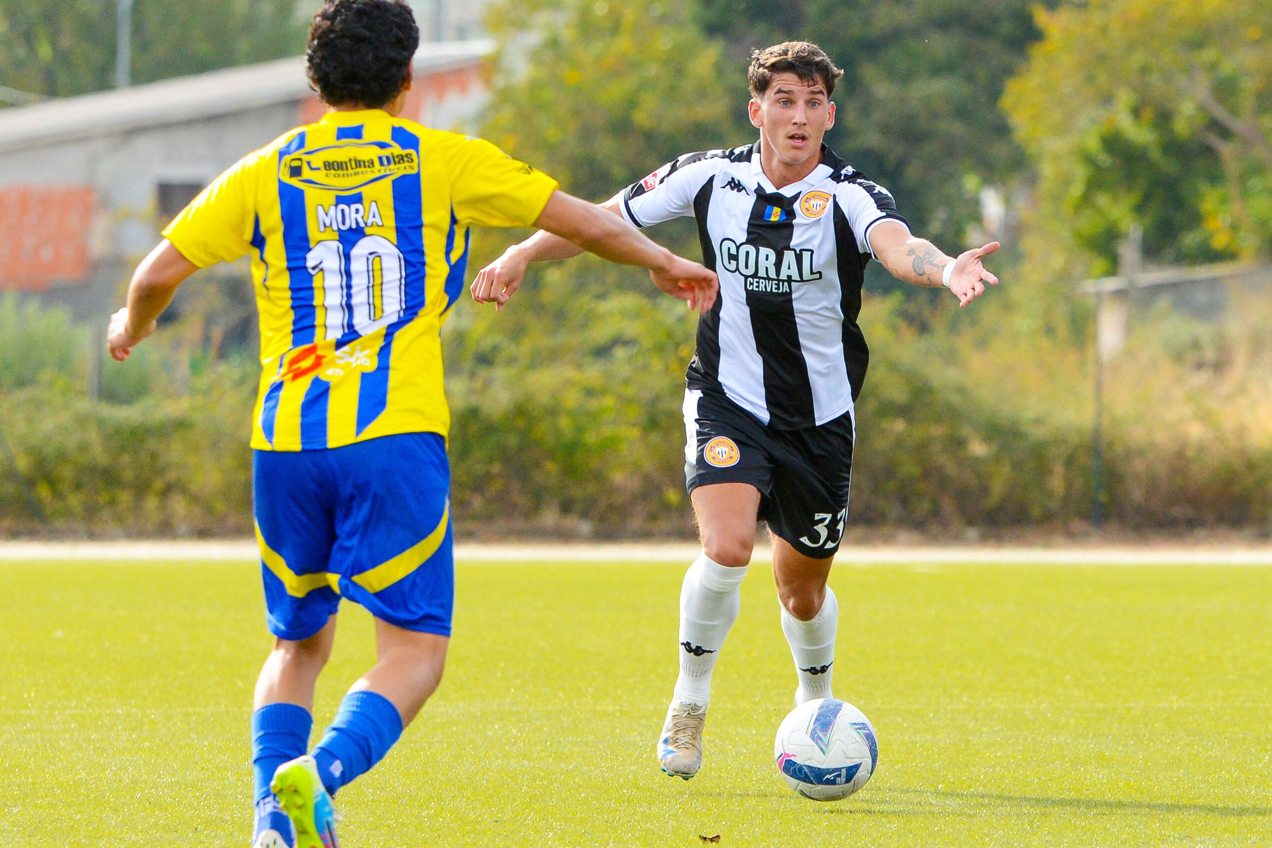 Chico Gonçalves no jogo com o Rebordelo, para a Taça de Portugal. - Foto: CD Nacional