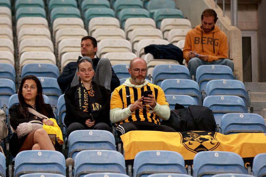 Adeptos do Lourosa percorreram 527 quilómetros para ver jogo da sua equipa 'em casa' - Foto: D.R.