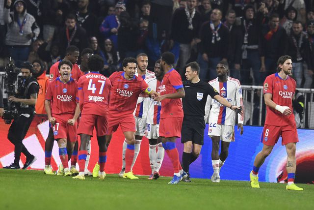 Festejos do PSG depois do golo de João Neves