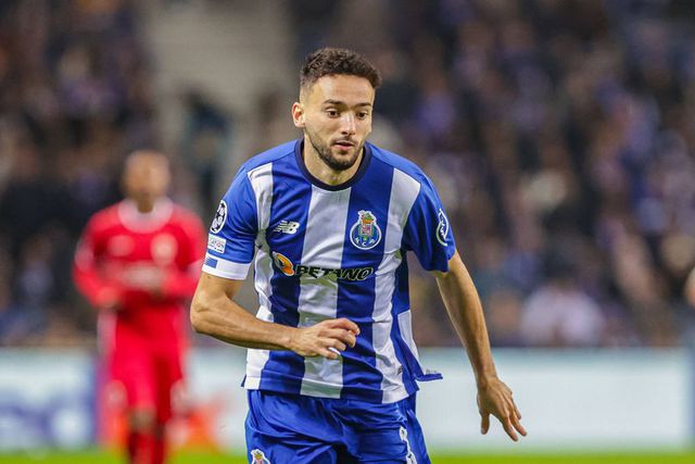 FC Porto: João Mário pisca o olho à titularidade em Braga