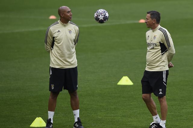 Luisão dá murro na mesa: «Eu sei a equipa que temos»