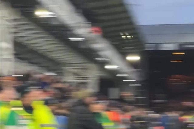 Bernardo deu camisola a jovem e adeptos do City aplaudiram