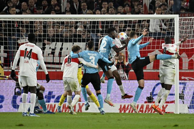 Leverkusen não capitaliza derrota do Bayern para fugir na liderança