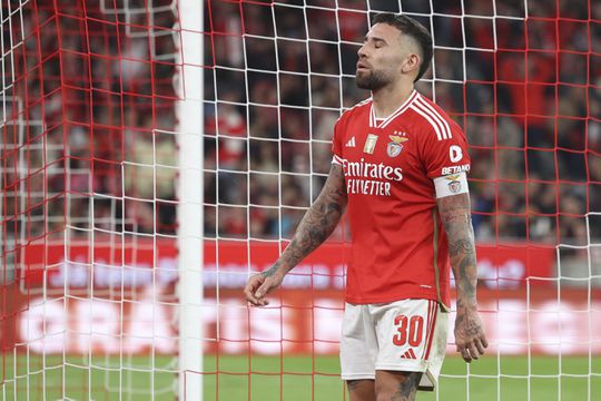 Otamendi falha receção do Benfica ao Famalicão