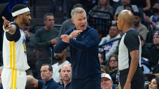 Vídeo: Steve Kerr queixou-se da música no pavilhão dos Suns e aconteceu isto