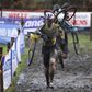 Fotos: Wout van Aert derrota a lama e vence no ciclocrosse