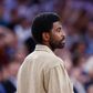 Kyrie Irving sem data para regressar após lesão