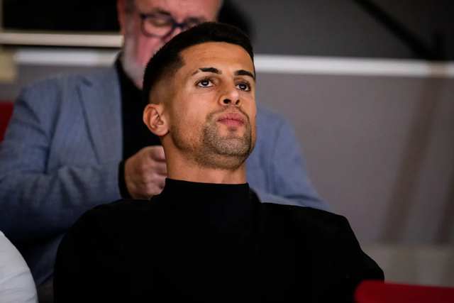 Cancelo falha Bétis, Xavi tem esperança para a Taça