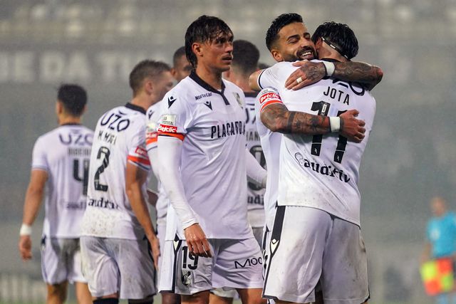 V. Guimarães: muralha defensiva começa a ganhar forma no castelo