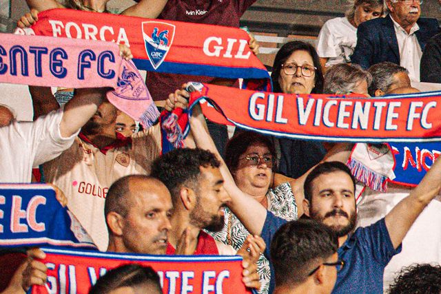 Gil Vicente oferece bilhetes para a Amadora