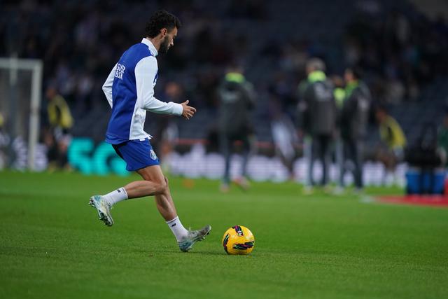 FC Porto: João Mário ainda em tratamento