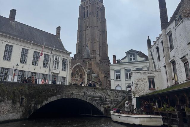 Adeptos do Sporting combatem o frio de Brugge com passeios, animação, café e cerveja