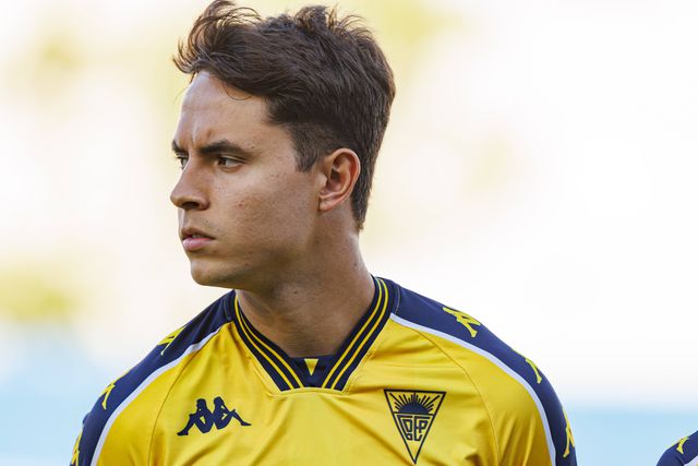 Mercado Rio Ave: ex-Estoril negociado para o meio-campo