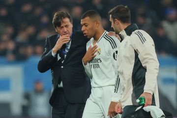 Real Madrid: Mbappé sai de campo lesionado