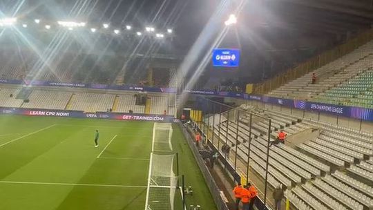 O ambiente no Jan Breydelstadion antes do duelo entre Club Brugge e Sporting