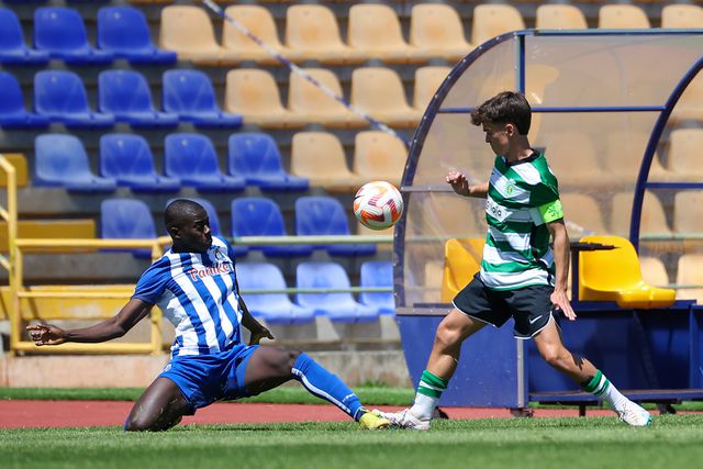 FC Porto: lateral da equipa B rescinde e vai para a Finlândia
