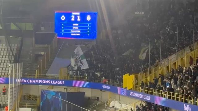 Tocha lançada aos jogadores do Sporting