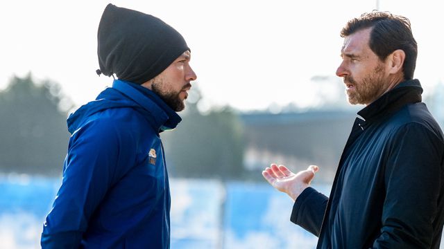 Farioli e André Villas-Boas à conversa no treino desta quarta-feira - Foto: FC PORTO
