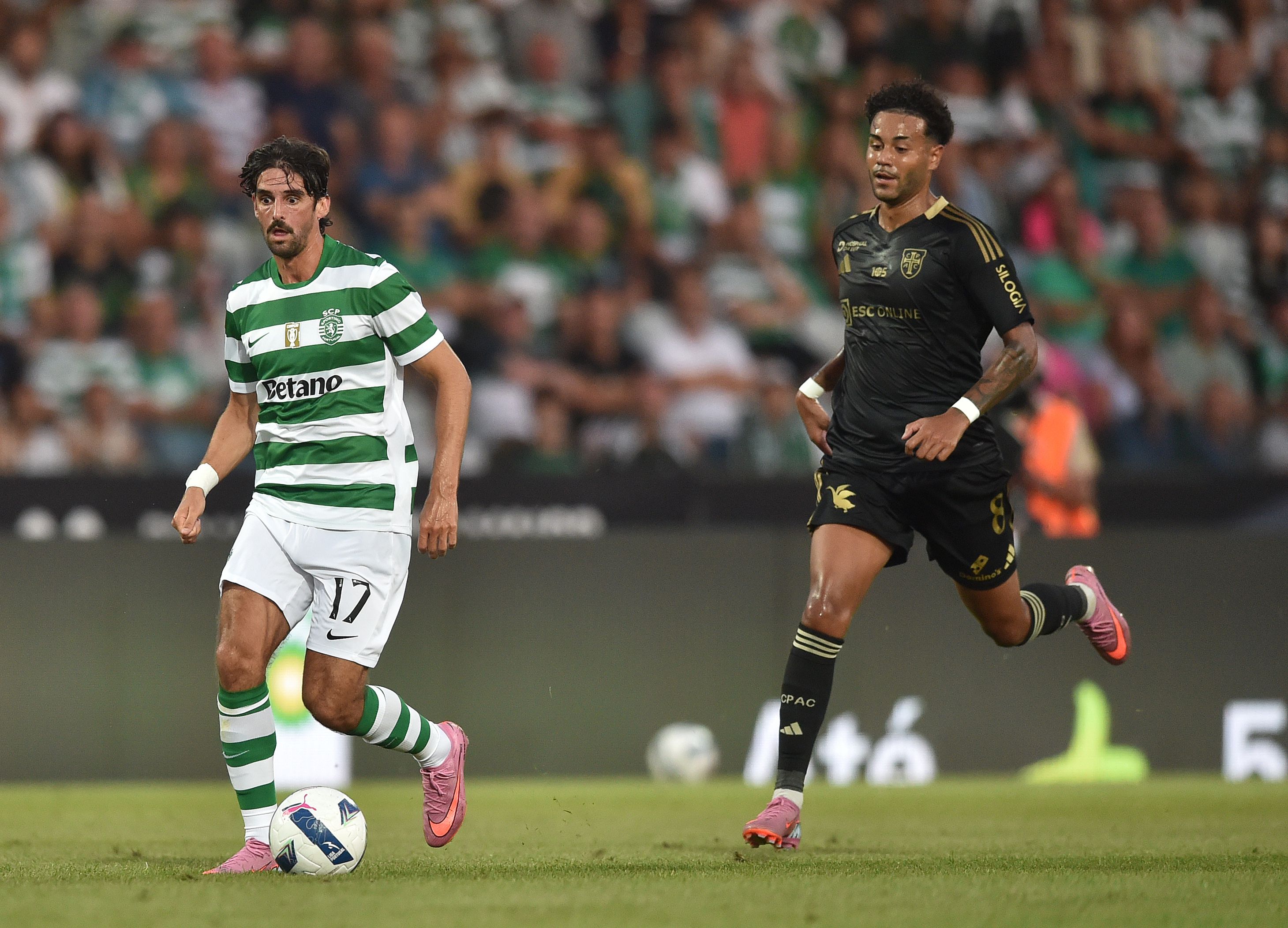 Rafael Brito na perseguição ao sportinguista Francisco Trincão (Foto Miguel Nunes)