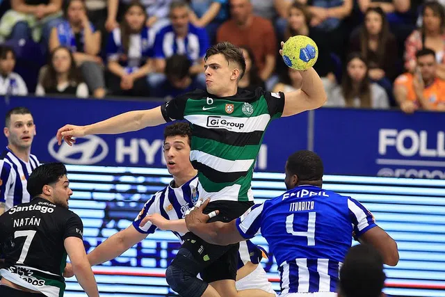 Sporting vence na Dragão Arena e mantém-se invicto
