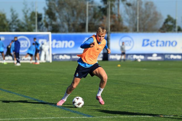 Victor Froholdt, médio do FC Porto