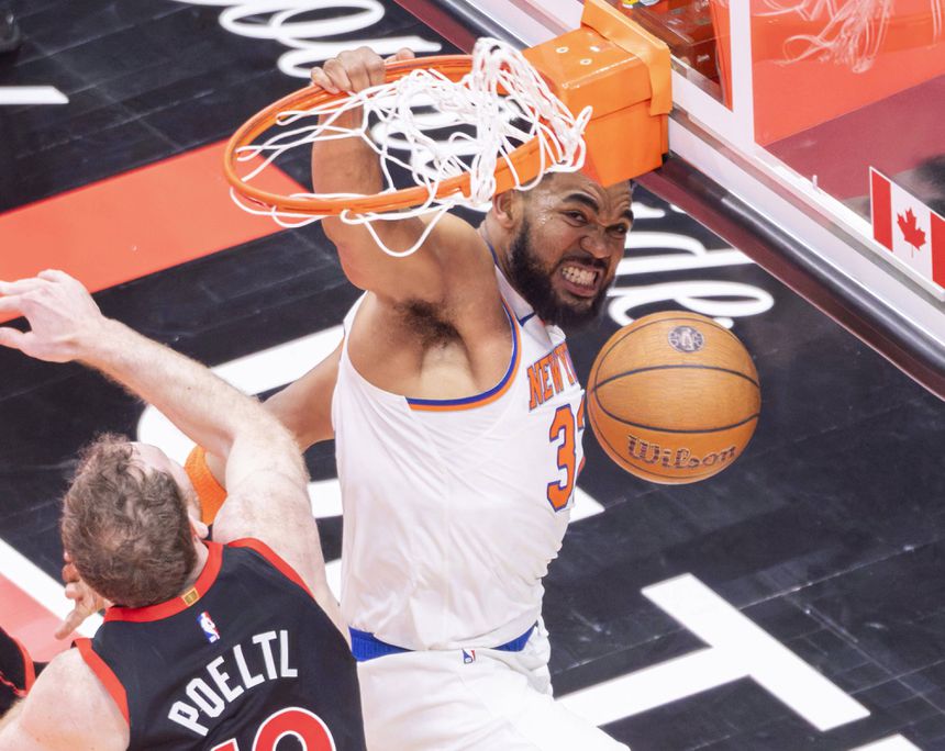 Karl-Anthony Towns afunda 'na cara' de Jakob Poeltl