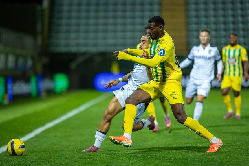 Esquerdino impôs-se nos auriverdes e as suas qualidades já caíram no goto de vários emblemas