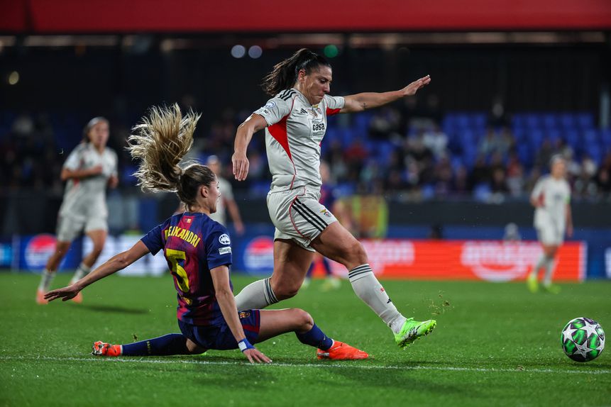 O Benfica bateu-se, mas não conseguiu evitar a derrota perante o poderoso Barcelona, que dita a eliminação na Champions feminina. Foto: IMAGO