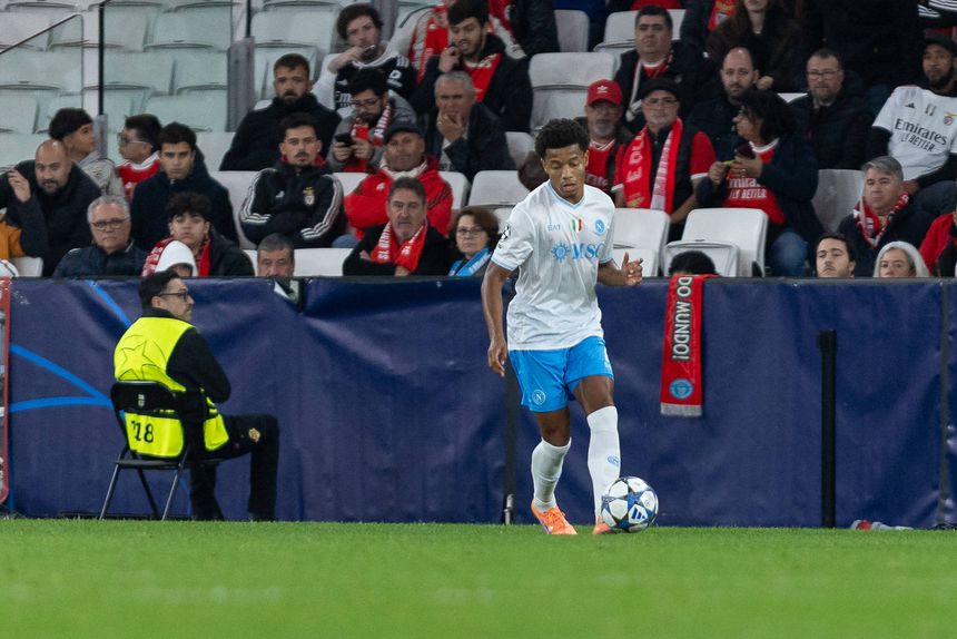 Só David Neres deu algum ânimo a um Nápoles descaracterizado