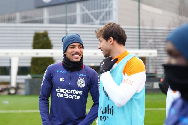 Rúben Dias reencontra Gilberto: «Olha o gajo!» (vídeo)