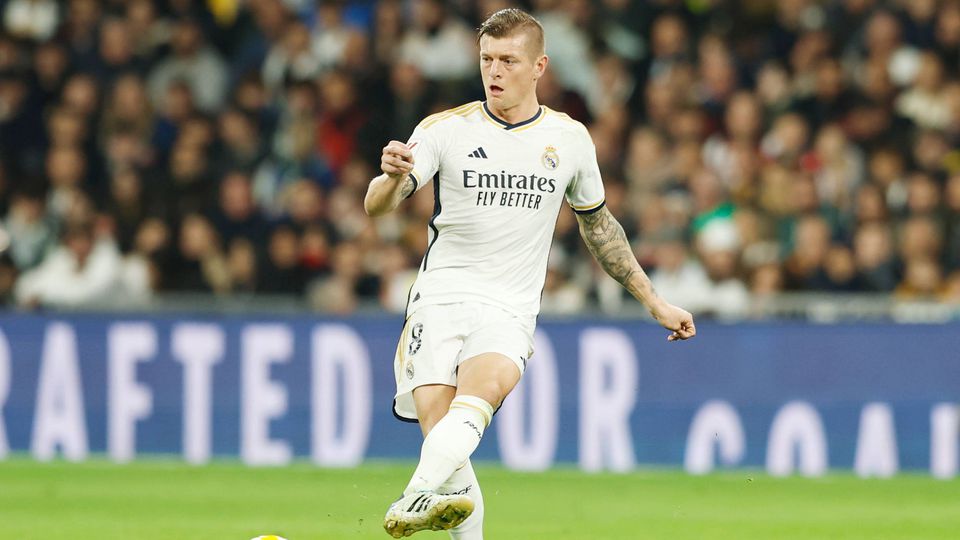 Na Arábia: Kroos foi assobiado todo o jogo e reagiu com ironia