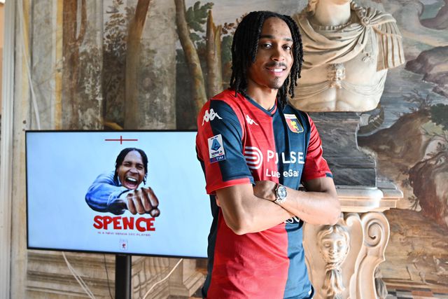 Mercado (oficial): Djed Spence emprestado ao Génova pelo Tottenham
