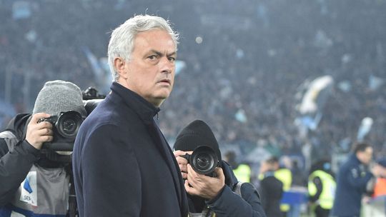 FOTO: a resposta da Lazio às críticas de José Mourinho ao VAR