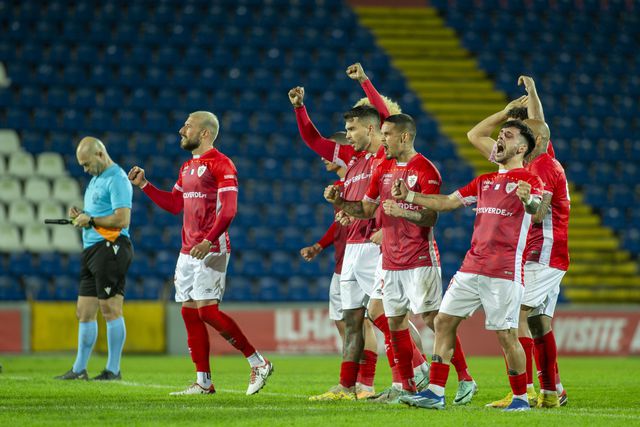 Taça de Portugal: Santa Clara afasta Nacional nos penáltis