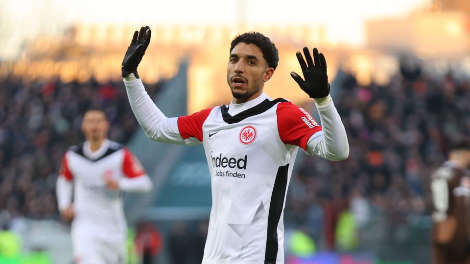 Omar Marmoush não celebra golo marcado pelo Frankfurtk à sua antgia equipa, o St. Pauli