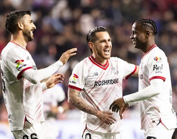 Toluca entra a vencer com golo e assistência de Paulinho