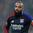 Alexander Lacazette, avançado do Lyon, irritado com a derrota frente ao Brest