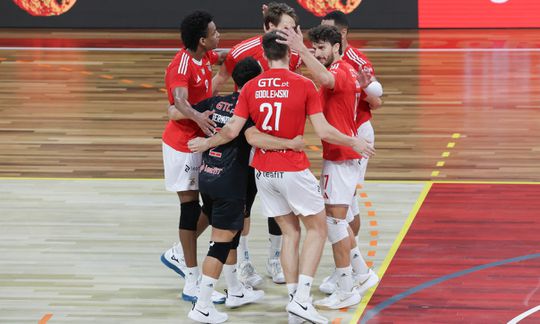 Benfica começa mal, mas vence Castêlo da Maia