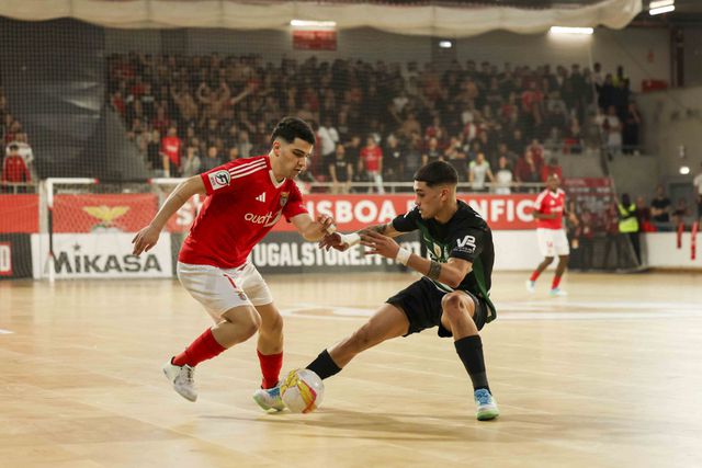Benfica e Sporting empatam em dérbi com final emocionante