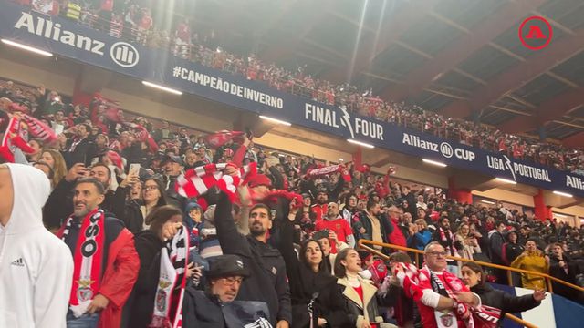 A festa dos adeptos do Benfica em Leiria após a vitória na Taça da Liga