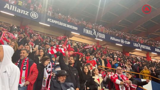 A festa dos adeptos do Benfica em Leiria após a vitória na Taça da Liga